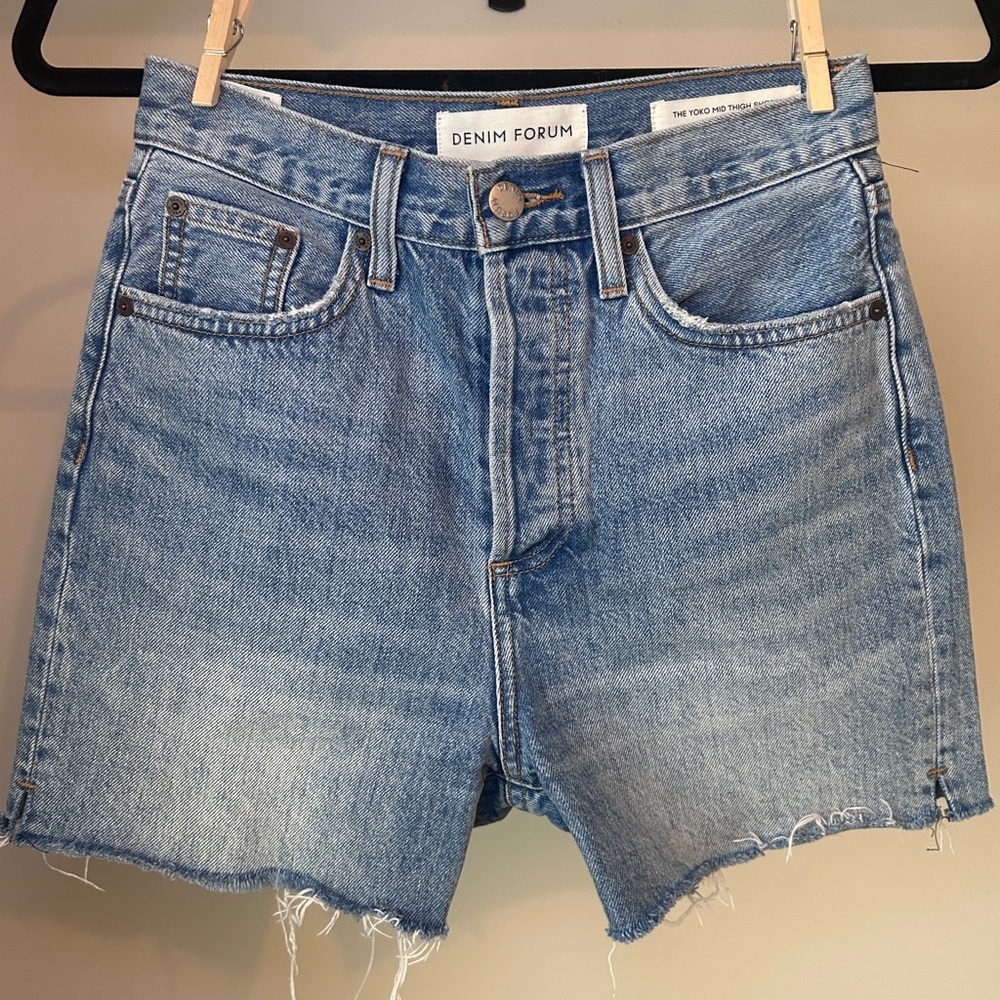 Aritzia Denim Forum Yoko Mid Thigh Shorts